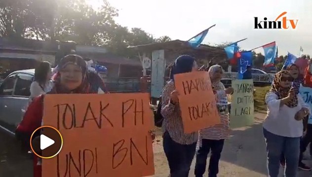 BN supporters hold protest over Harapan's petrol price 'lies' in Sg. Kandis