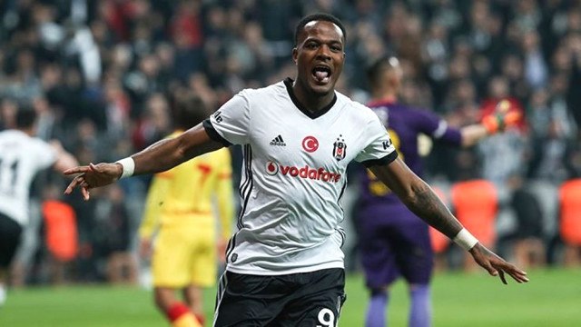 Beşiktaş'ta Cyle Larin, Demba Ba'nın Rekoruna Ortak Oldu