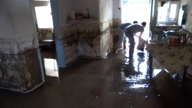 Domaniç'te Sel... Sele Teslim Olan Köyde 10 Ev, Ahır ve Kümesler Kullanılamaz Hale Geldi