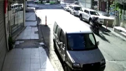 Kadın Öğretmene Tekme Atan Zanlı Yakalandı... Öğretmenin Tekmelenme Anları Kamerada