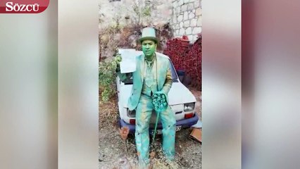 Alaçatı'nın ayıbı! Sokak sanatçısına ceza kestiler