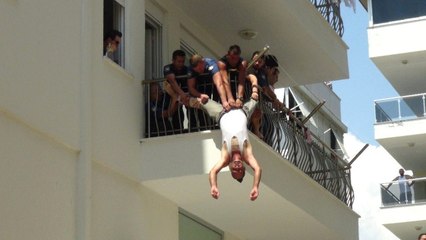 Kriz Geçirip Kendini Eve Kilitledi, Ölümün Eşiğinden Döndü