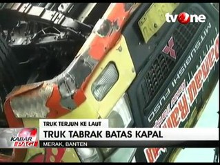 Truk Angkut 200 Sak Semen Terjun ke Laut di Pelabuhan Merak