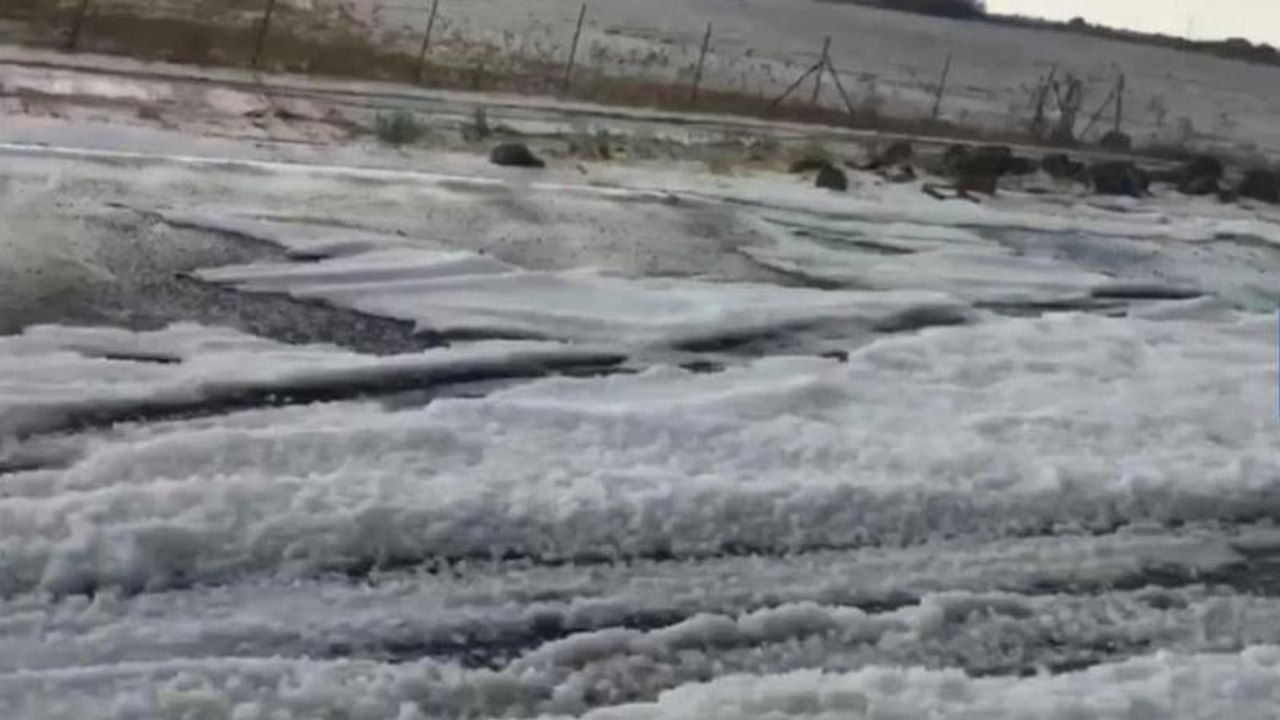 Ganz in Weiß: Sardinien nach seltenem Hagelsturm