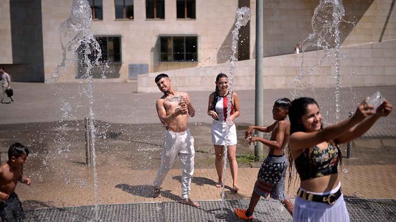 موجة حر شديدة تجتاح أوروبا ودرجات الحرارة تقترب من 48 مئوية