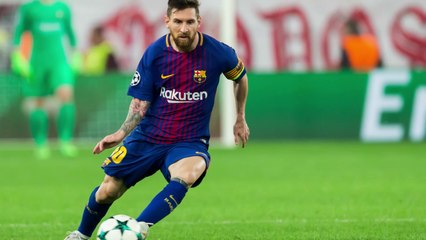 ميسي يستعين بتميمة حظ من سيدة.. تعرف على القصة