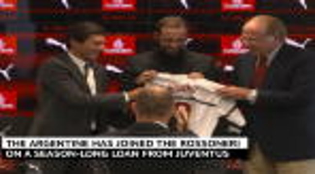 Milan present Gonzalo Higuain