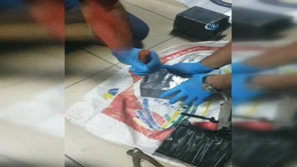 Araç akülerinden uyuşturucu hap fışkırdı