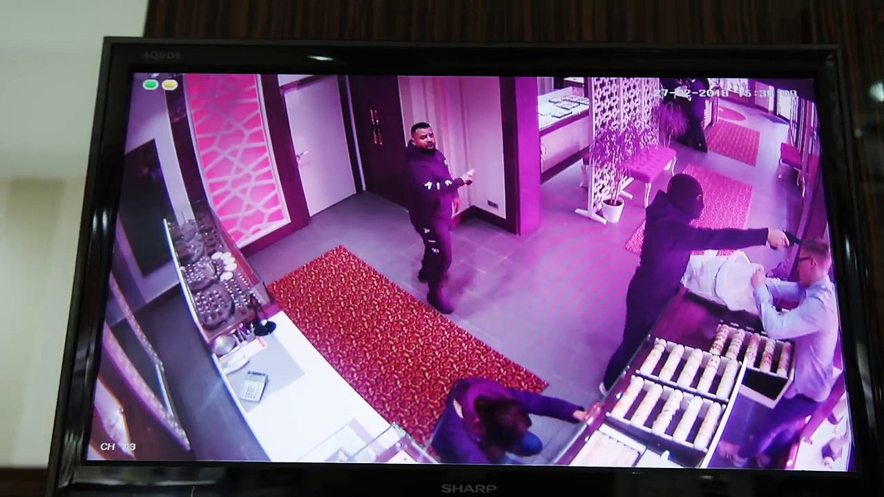 AZZI MEMO - FLOUZ feat. CAPO  [Official Video]