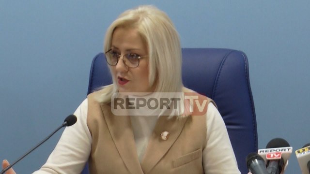 Zbardhet urdhri i Nikollës, nga shtatori, Shqipëria ndalon celularët në shkolla