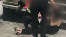 [영상] 만취한 여성 머리채 잡고 흔든 경찰 '논란' / YTN