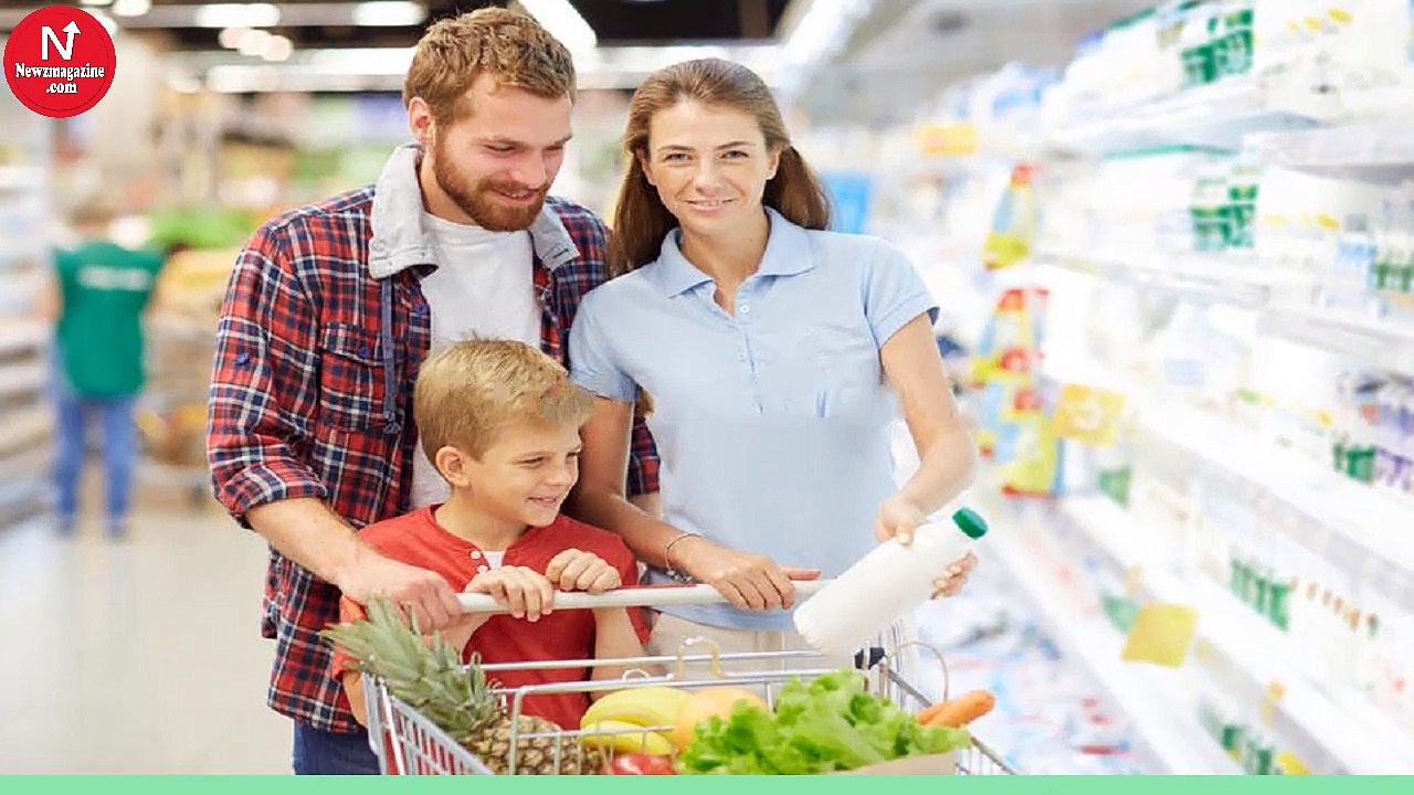 She Sees ‘Family’ Shopping Together At Store, Then Notices Mom Mouthing ‘Help Me’