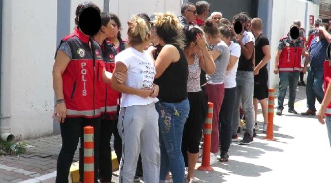 Balıkesir'deki Fuhuş Operasyonunda, Küçük Çocuklara Zorla Fuhuş Yaptırdıkları İddia Edilen 8 Kişi Tutuklandı