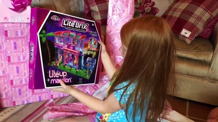 ESMES 7th BIRTHDAY MORNING. OPENING PRESENTS.