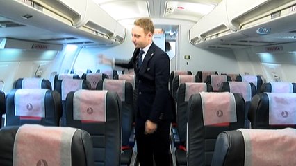 Uçakta doğdu, yıllar sonra kabin memuru oldu