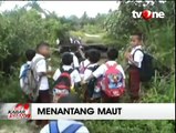 Siswa SD di Aceh Harus Menantang Maut ke Sekolah
