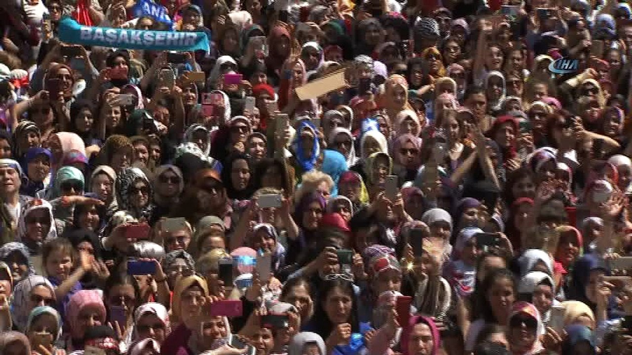 Cumhurbaşkanı Erdoğan: 'Bugün partimizin Genel Merkez Kadın Kollarının olağan kongresini yapıyoruz. Ayın 18'inde de inşallah bu defa Genel Merkezin olağan kongresini yapacağız. Bu kongrelerle inşallah 2019 yerel seçimlerine hazırlık start