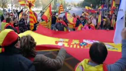 Vila-roja, el barrio más español en Cataluña, 'en pie' por España en las calles de Gerona