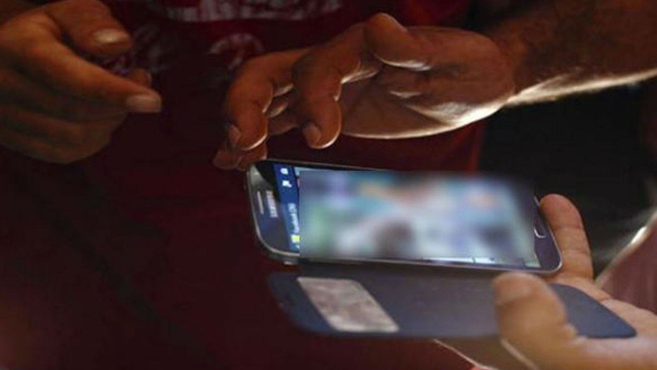 Why Surfing P**n On Android Smartphones Is Not Safe ఫోన్‌లో పోర్న్ సైట్‌లను చూడొచ్చా..?