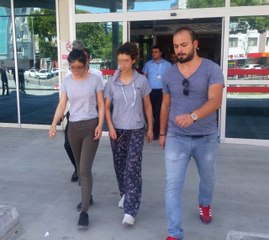 Genç Kız, Arkadaşının Eski Sevgilisini Göğsünden Bıçakladı