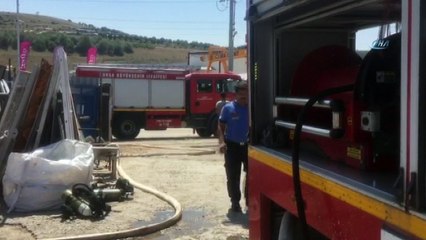 Sıcaktan cam şişe patladı, tonlarca geri dönüşüm atığı alev alev yandı