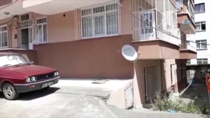 Kendisine Yemek Getiren Annesini Bıçakla Yaraladı