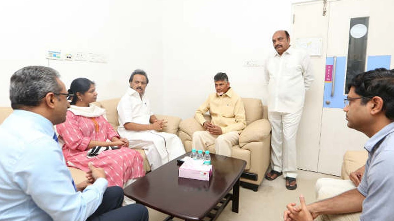 కరుణానిధి ఆరోగ్య పరిస్థితిని వివరించిన స్టాలిన్