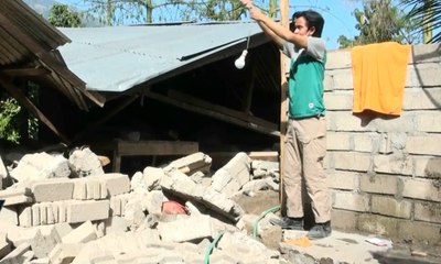 Korban Gempa Lombok Timur Mulai Perbaiki Rumah