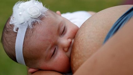 Kolombiyalı anneler Emzirme Haftası'nda Aşıklar Parkı'nda buluştu