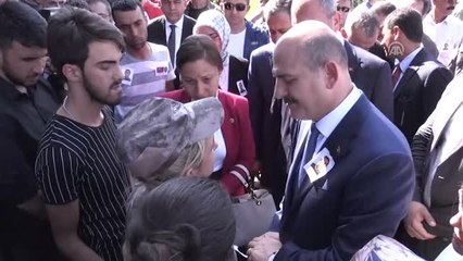 Télécharger la video: Şehit Özel Harekat Polisi Yılmaz'ın Naaşı Memleketi Gaziantep'e Getirildi