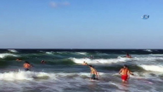 İBB cankurtaranları Şile'de boğulma tehlikesi geçiren vatandaşları böyle kurtardı