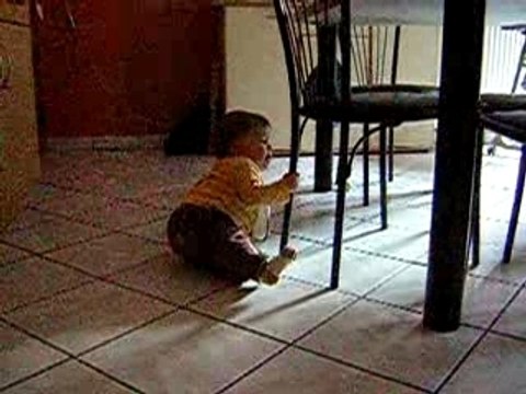 Alexandre fait du 4 pattes