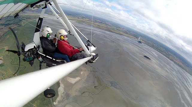 Vol en ULM au-dessus de la baie du Mont-Saint-Michel