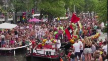 Gaypride d'Amsterdam : des milliers de personnes réunies autour des canaux