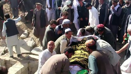 Suben a 35 los muertos por ataque a mezquita en Afganistán