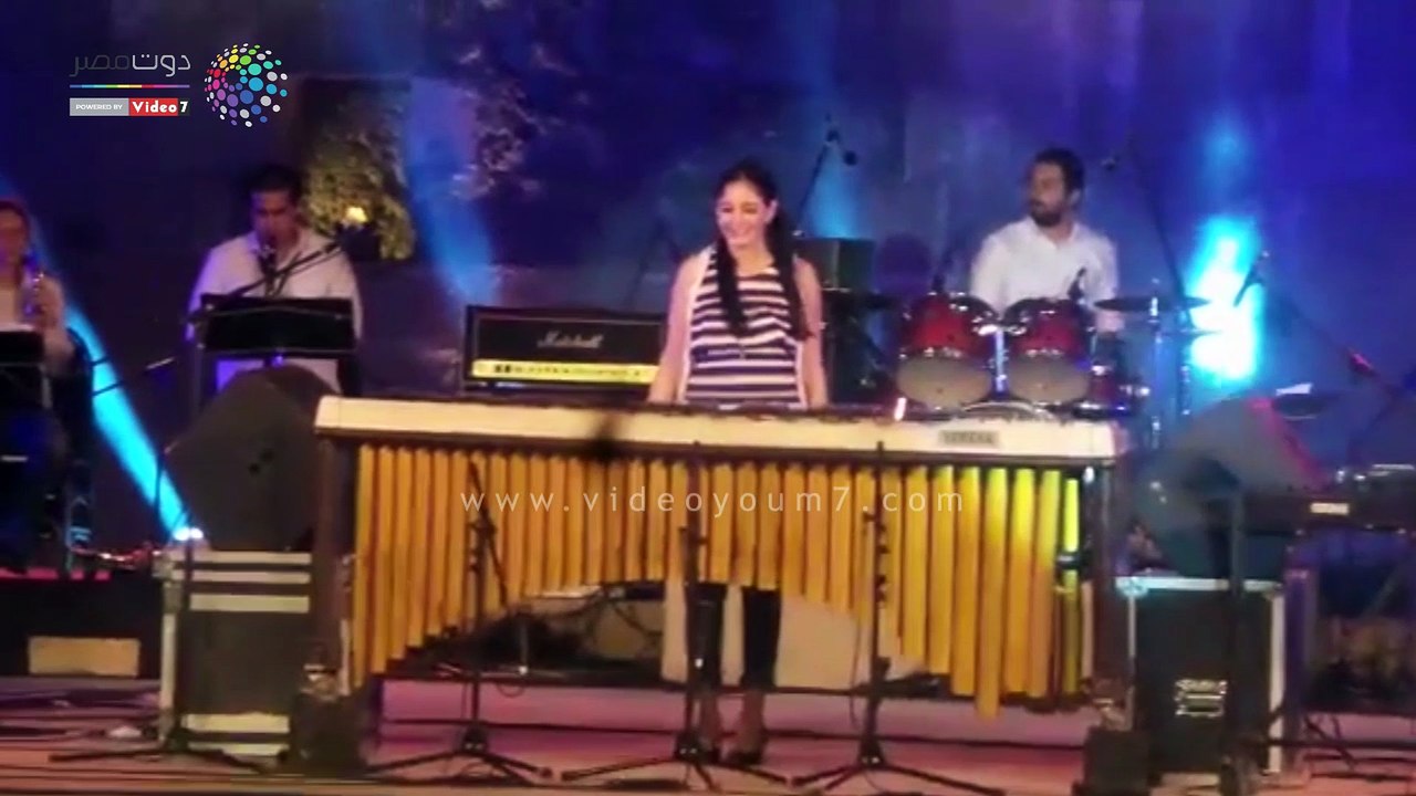 نسمة عبد العزيز تعزف مزيج بين "كيكى" و "القلب يحب مرة"