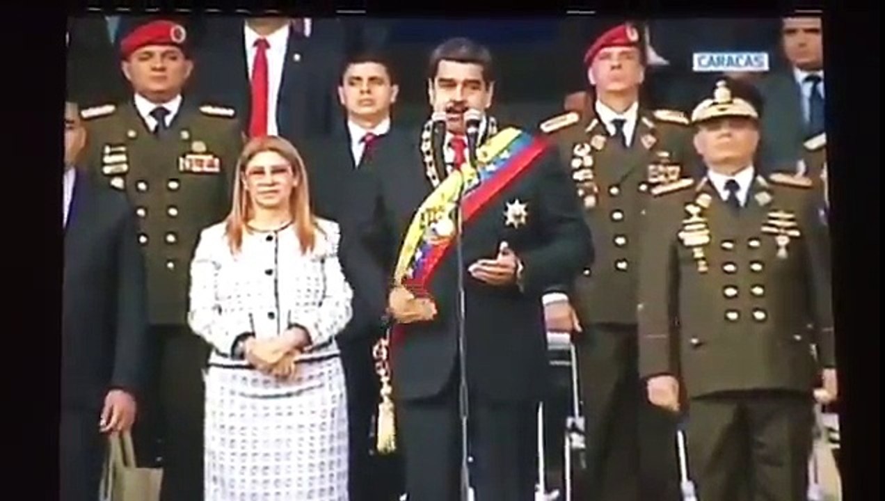 El desfile de Maduro se suspendió inesperadamente. Todos salieron corriendo.