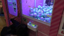 LOL Surprise! Doll Claw Game Unboxing Booth _ LOL Surprise! Pets unveiled in New York City