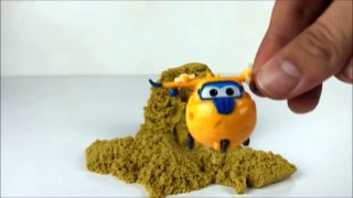 Learn Colors with Super Wings Toys and Kinetic Sand
