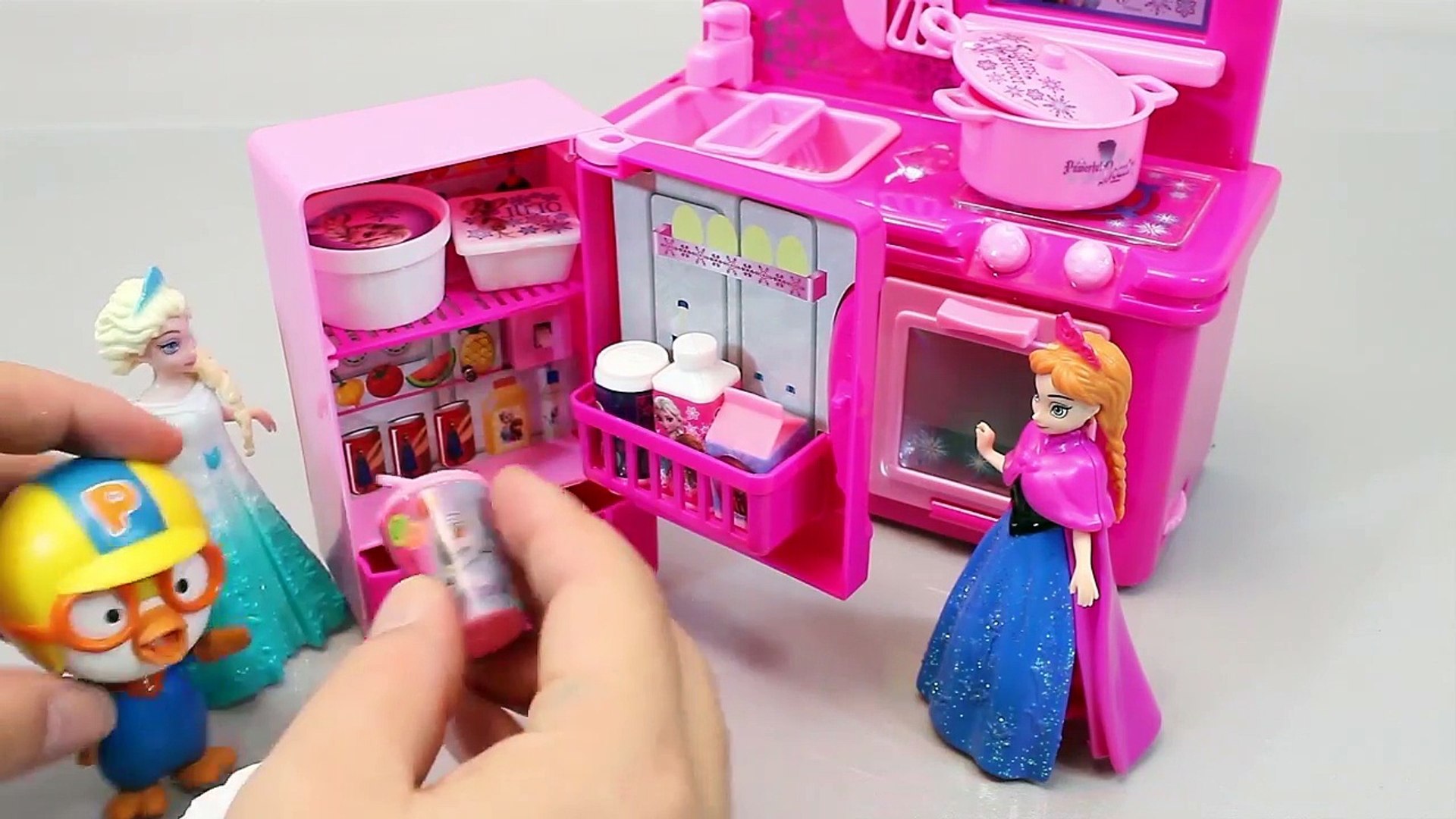 Elsa play cheap doh cooking