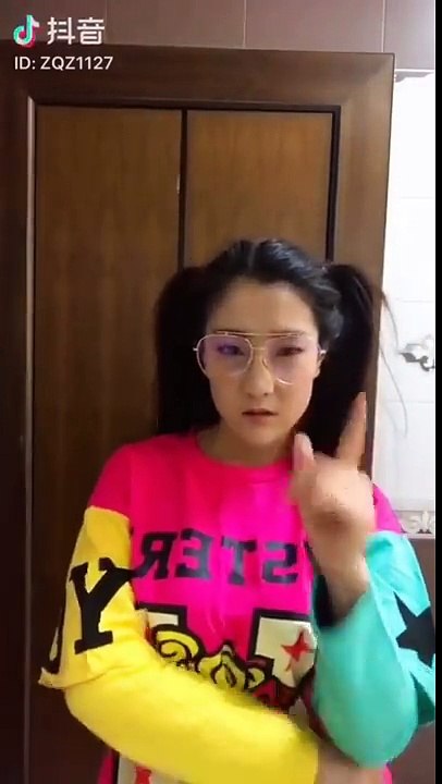 【抖音】Karma is a bitch 这个BGM从来没让我失望过，抖音丢围巾逆天变脸大合集！