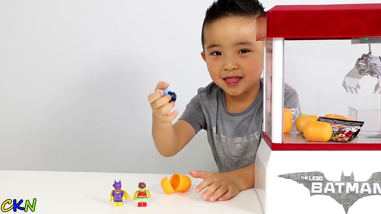 The Lego Batman Movie Claw Machine Surprise Eggs Blind Bag Challenge Fun With Ckn Toys