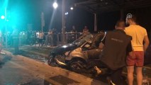 Tramvay Durağına Giren Otomobilin Sürücüsü Yaralandı - İzmir
