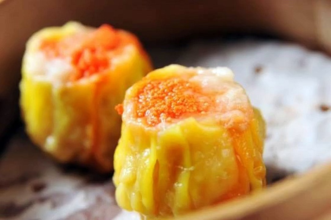 【錦華大飯店】三十多年的歷史，特聘香港的點心師傅來台獻藝，肉絲蛋炒飯 精準拿捏時間和比例，以精湛廚藝大火快炒，炒出多餘水分、逼出陣陣香氣~還有魚子燒賣皇、鮮蝦腐肉捲、清蒸蘿蔔糕等精緻港點！10道好食雙人套餐 >  更多優惠：→ Android版:  → iPhone版: