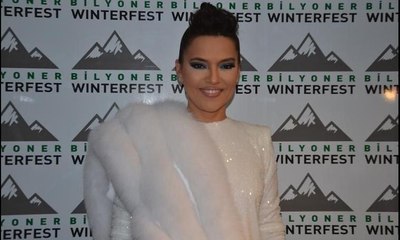 Demet Akalın'ın bulunduğu uçakta bomba paniği