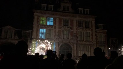 Spectacle son et lumières 'Armistice' sur la place d'Armes à Namur