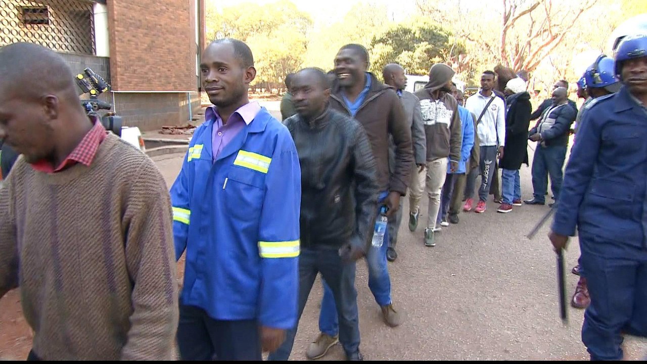 Zimbabwe election row: Opposition supporters de...