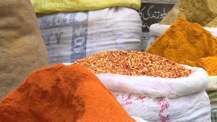 "أكبر مندي".. أشهر سوق للبهارات بالعالم