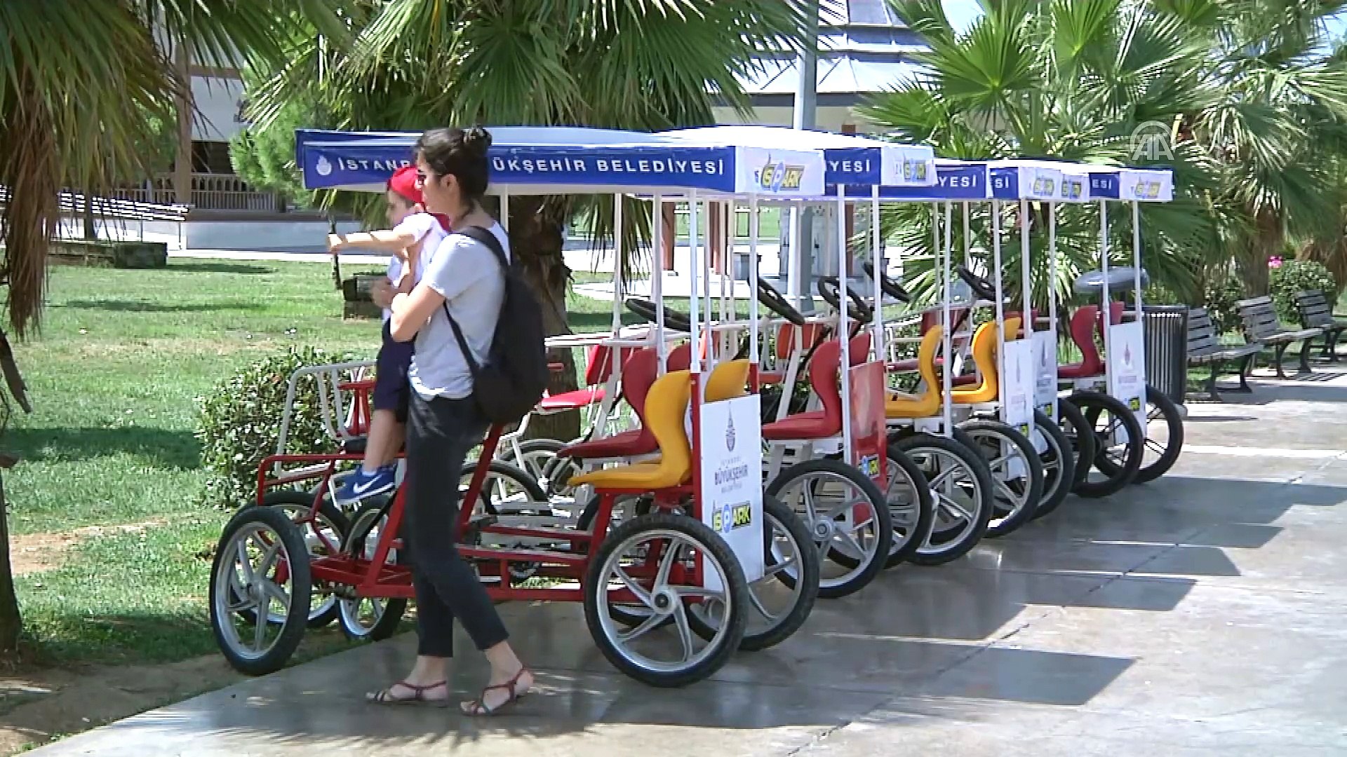 İstanbullu 'aile bisikleti'ni beğendi - İSTANBUL - Dailymotion Video
