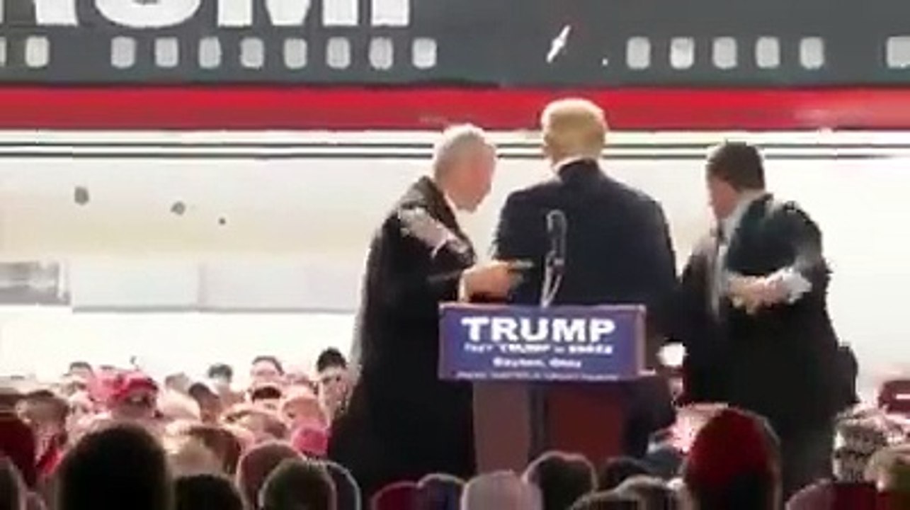 Trump'un got korkusu ile ne yapacağını şaşırdığı anlar